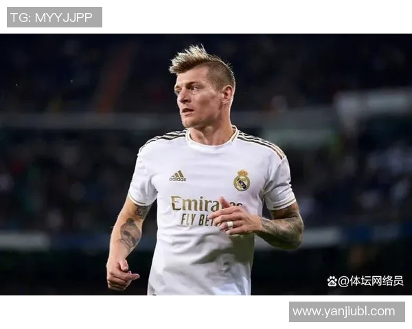 篮球球迷心目中的足球明星究竟是谁让他们如此追捧与热爱